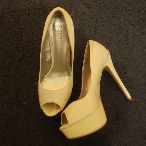 Heels - Picture 2 of 2